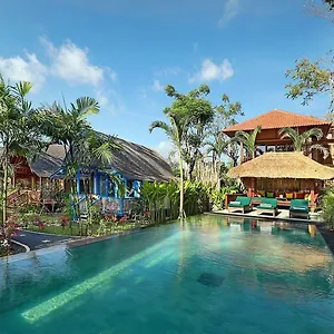 3* Aldeamento Turístico Lumbung